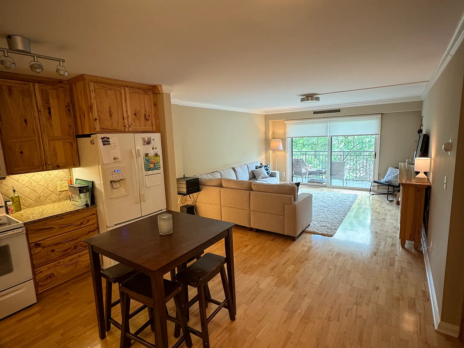 1 bed, 744 sqft, $2,100 — Photo 2