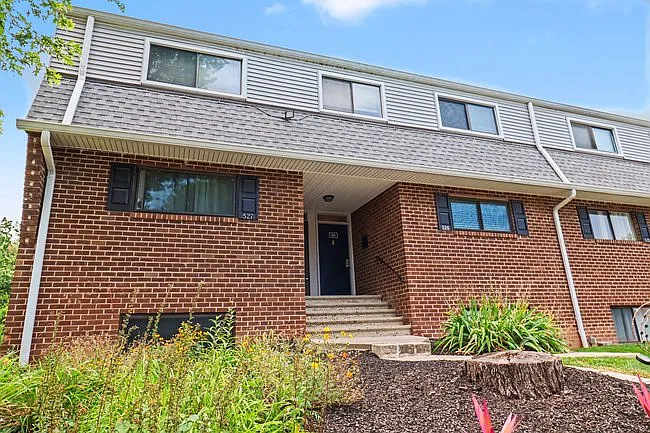 2 bed, 1242 sqft, $1,995 — Photo 2