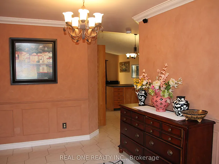 1019 Aldersbrook Rd — Photo 6