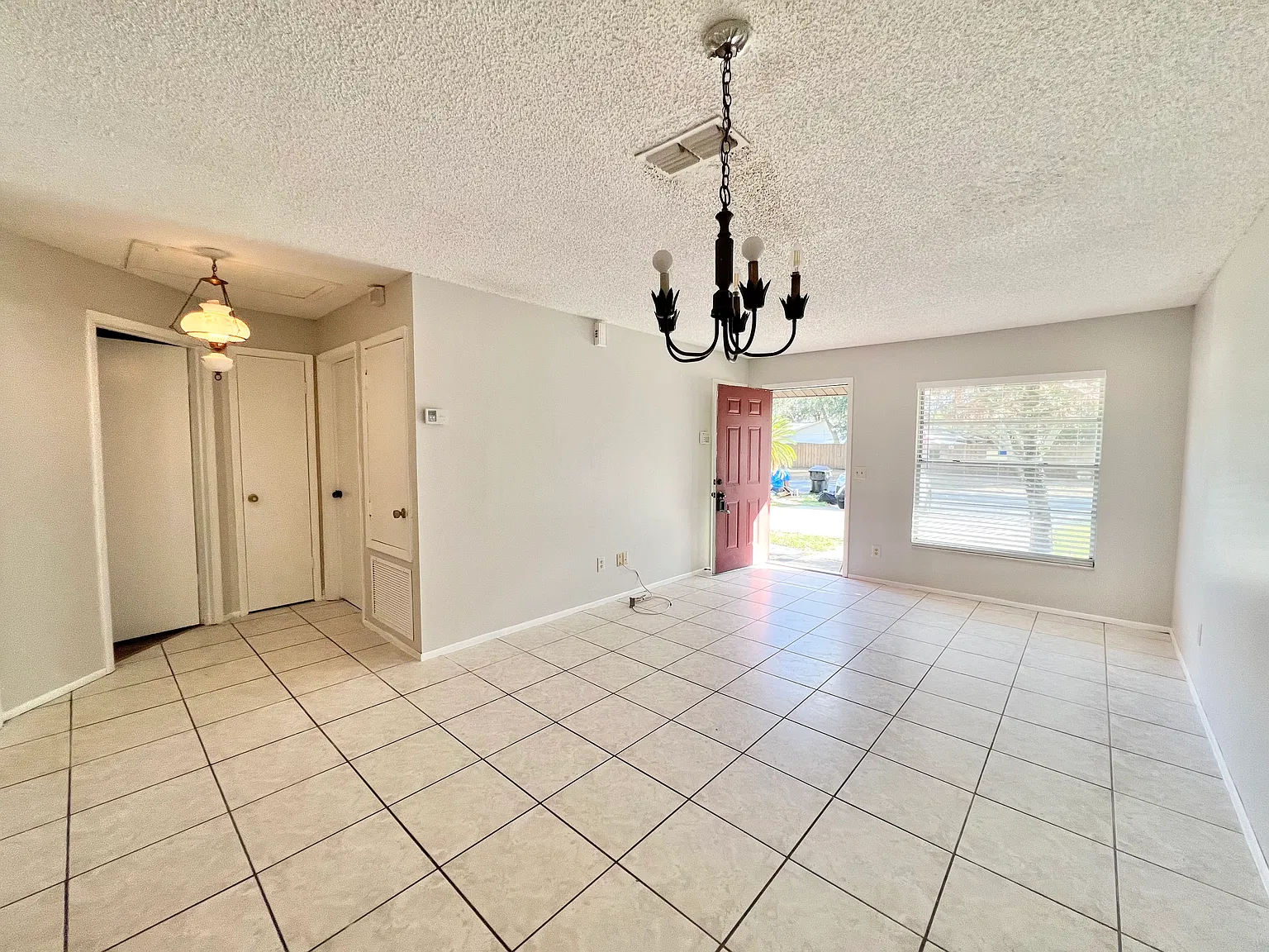 2 bed, 754 sqft, $1,700 — Photo 2