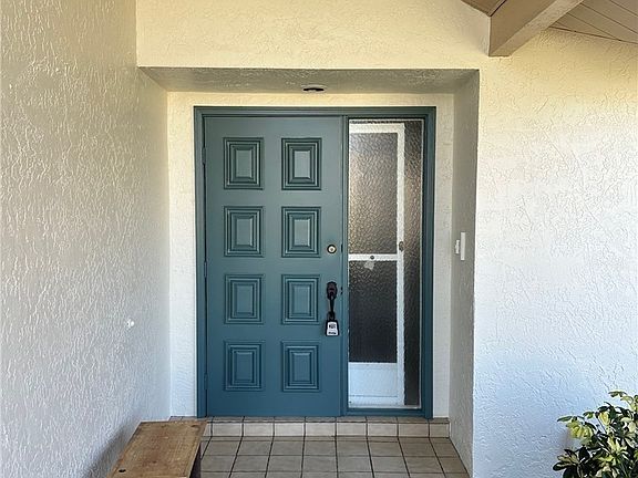 5th image of 124 SE 39th Ter