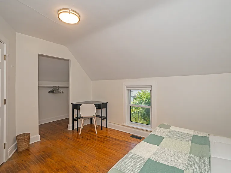 526 N 16th Ave E — Photo 11