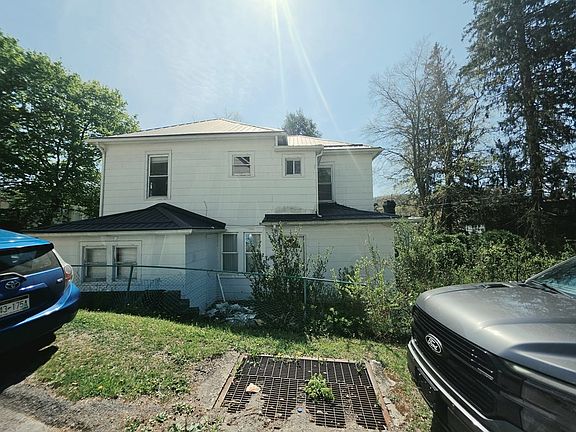 3rd image of 107 Main St