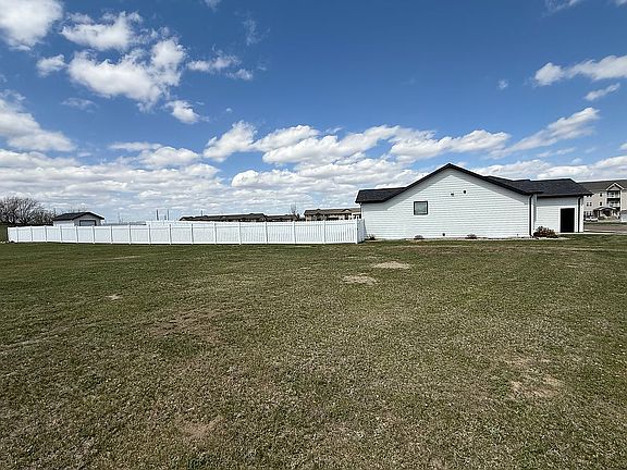 3rd image of 3379 Calvin Dr