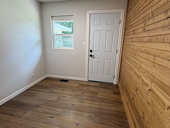 2nd image of 524 W Toledo Pl