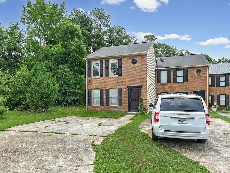 8066 Woodlake Dr — Photo 3