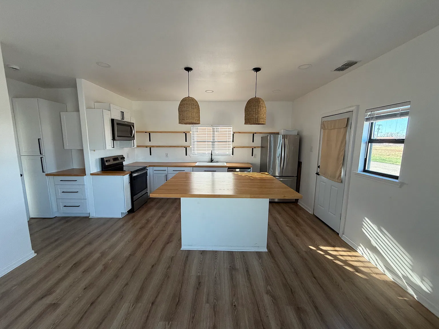 2 bed, 900 sqft, $1,500 — Photo 4