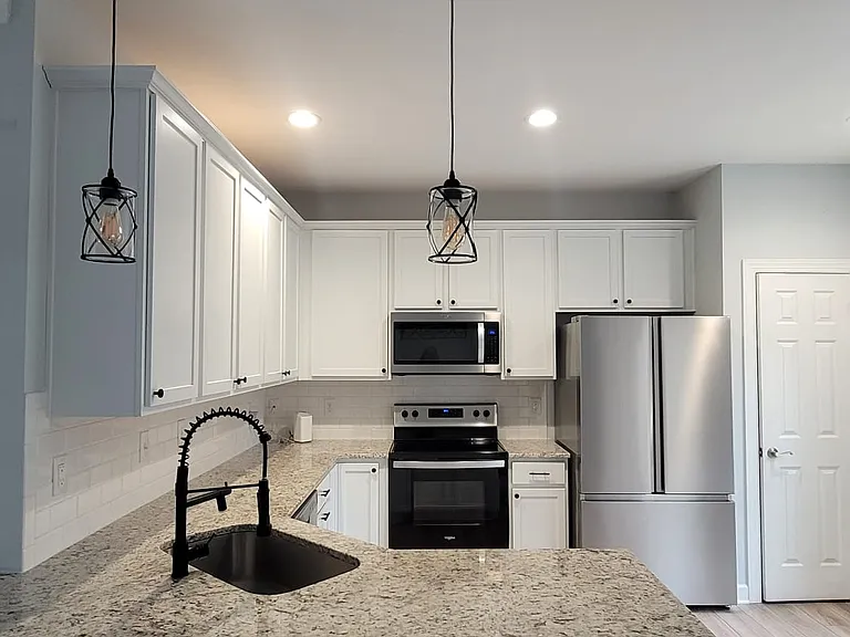 2022 Holmes Ct E — Photo 8