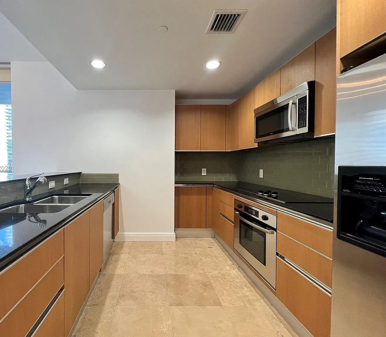 2 bed, 2.5 bath, 1268 sqft, $3,990 — Photo 2