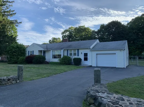 8 School St, Southborough, MA 01772