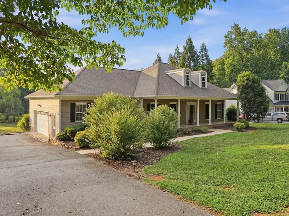 2705 Percussion Dr, Hillsborough, NC 27278