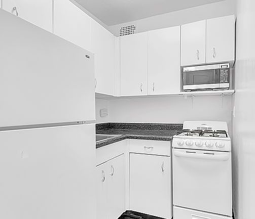 4th image of 520 E 81st St APT 2D