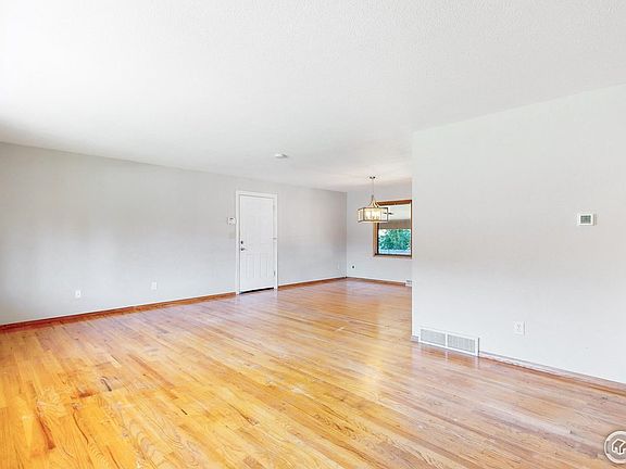 4th image of 2034 22nd Ave