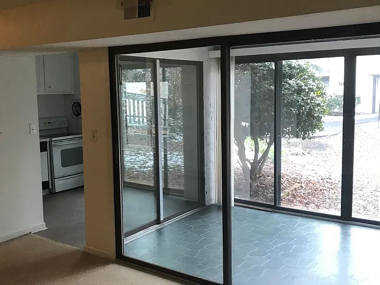 37 Spring Ct — Photo 3