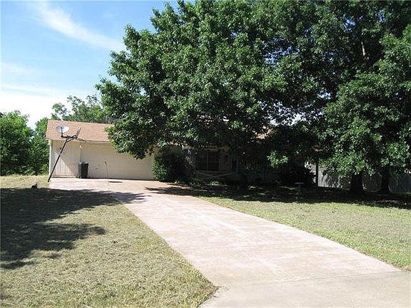 2nd image of 120 Lakeway Trl