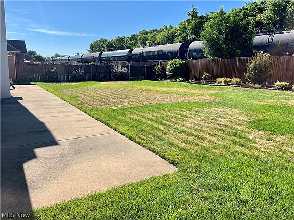 4th image of 1417 Boulevard Dr