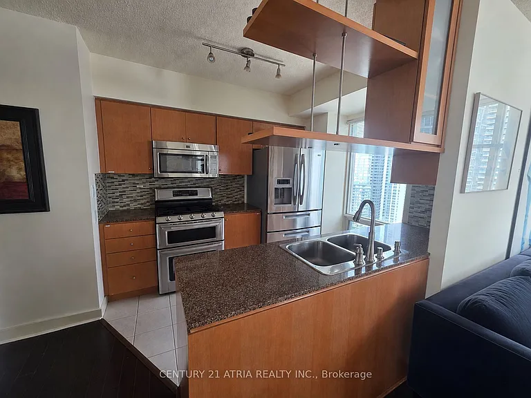 35 Mariner Ter #3706 — Photo 4