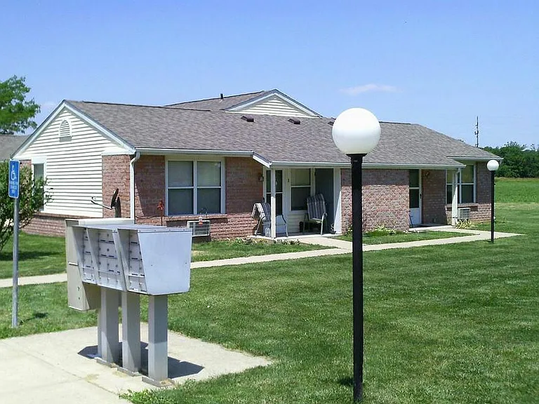 Carthage Manor Apartments — Photo 10