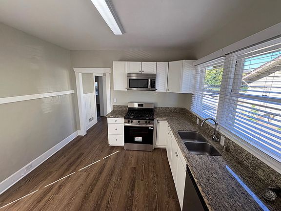 1584 E Thompson Kitchen 3_11112025