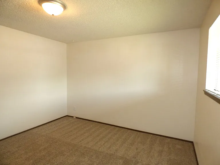 4824 Falcon Ct NE — Photo 23