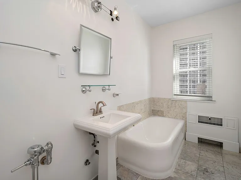 4300 N Marine Dr #602 — Photo 15