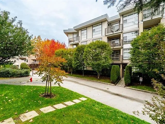 1850 Southmere Cres E #8 — Photo 1