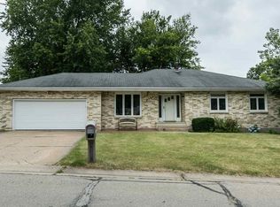 2399 Springreen Dr, Dubuque, IA 52002