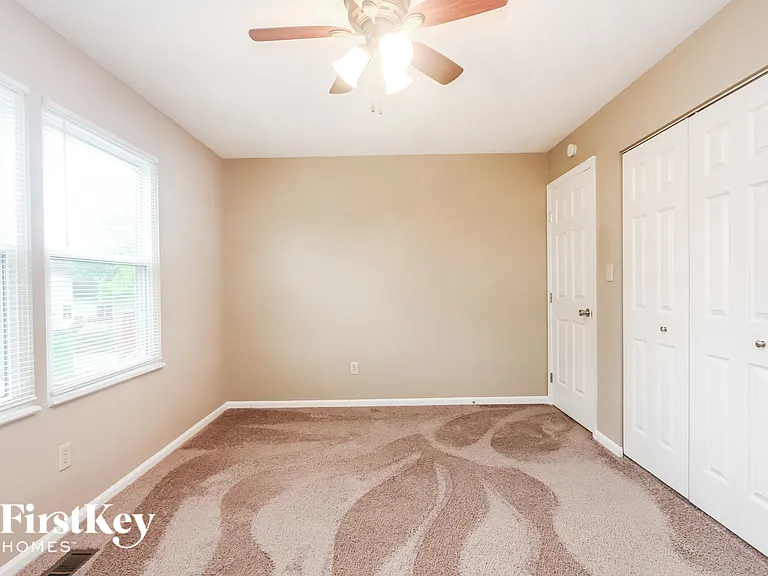 1433 Hunters Ln — Photo 9