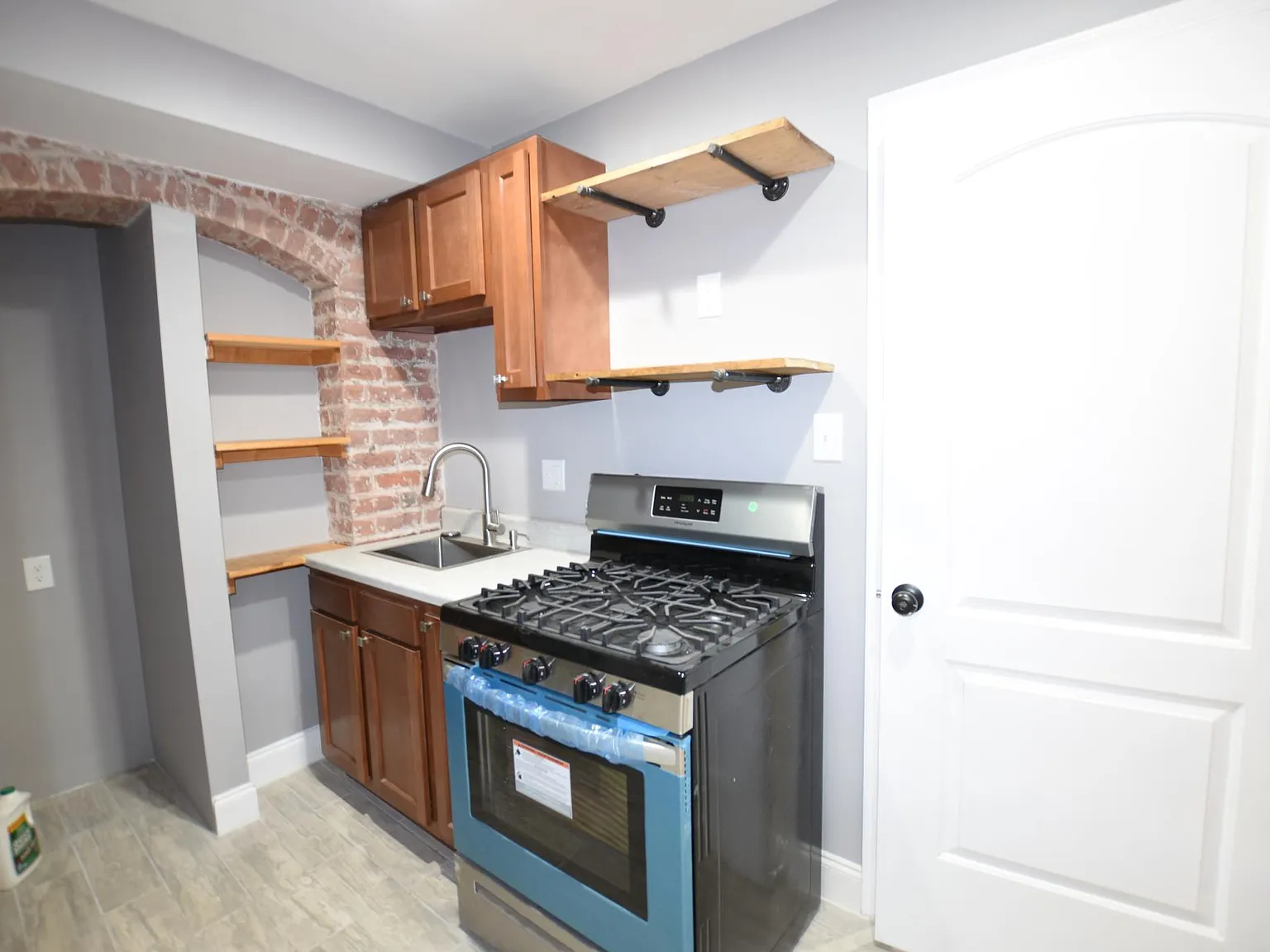 Studio, 500 sqft, $995 — Photo 3