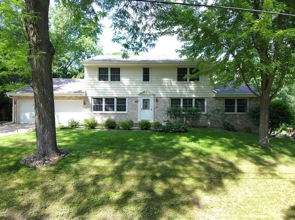 3931 Huntingdon Dr, Minnetonka, MN 55305