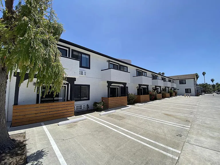 Oasis Apartments — Photo 34