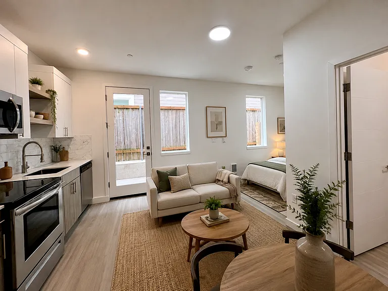 Greenwich Ave Apartments — Photo 3