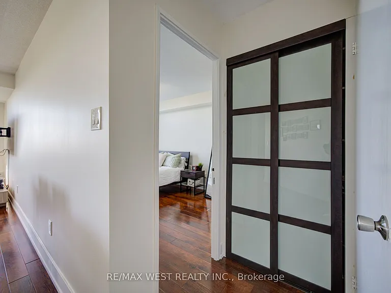 3559 Eglinton Ave W #1309 — Photo 8