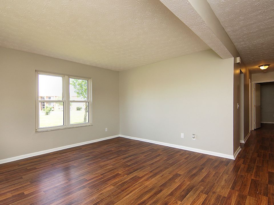 1st image of 1090 Parkridge Ct APT 2