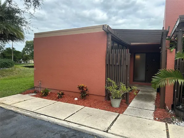 1691 Fairway Rd #1691, Hollywood, FL 33026