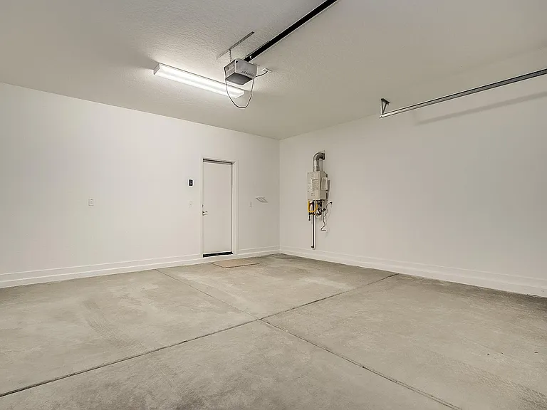 4742 E Tremaine Ave — Photo 33