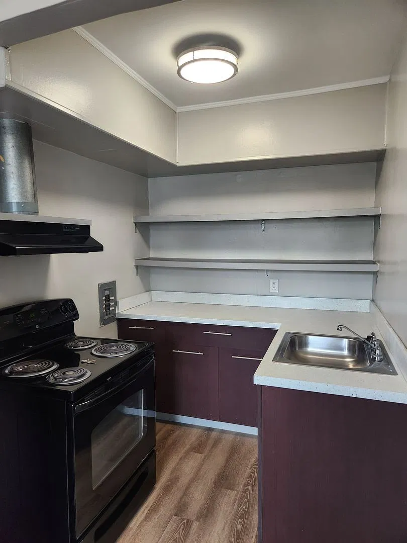 The Oakwood Manor Apartments — Photo 1