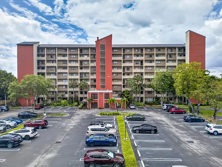 2200 S Cypress Bend Dr #101 — Photo 30