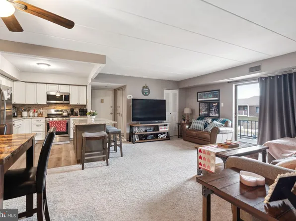 65104 Delaire Landing Rd, Philadelphia, PA 19114