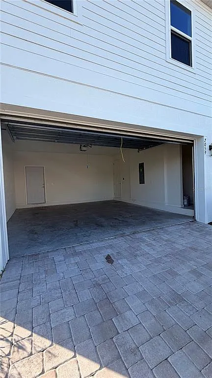 4 bed, 3.5 bath, 2059 sqft, $3,200 — Photo 4