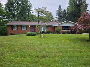 290 Donegal Dr, Rochester Hills, MI 48309