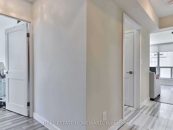 4th image of 7 Carlton St Unit 406