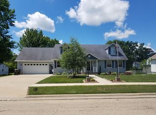 205 16th Ave, Sterling, IL 61081