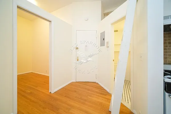 Rented by Red Sparrow Realty Group | media 32