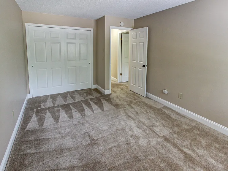 Hollandale Apartments — Photo 62