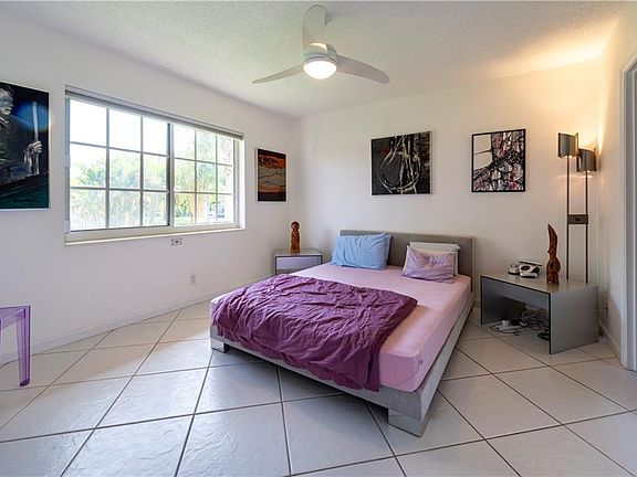 4th image of 200 NE 19th Ct APT 202M