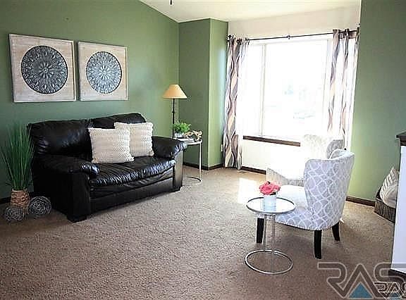 5th image of 438 Macey Ave