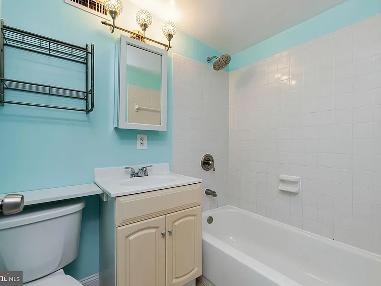 6823 Barrett Rd — Photo 26