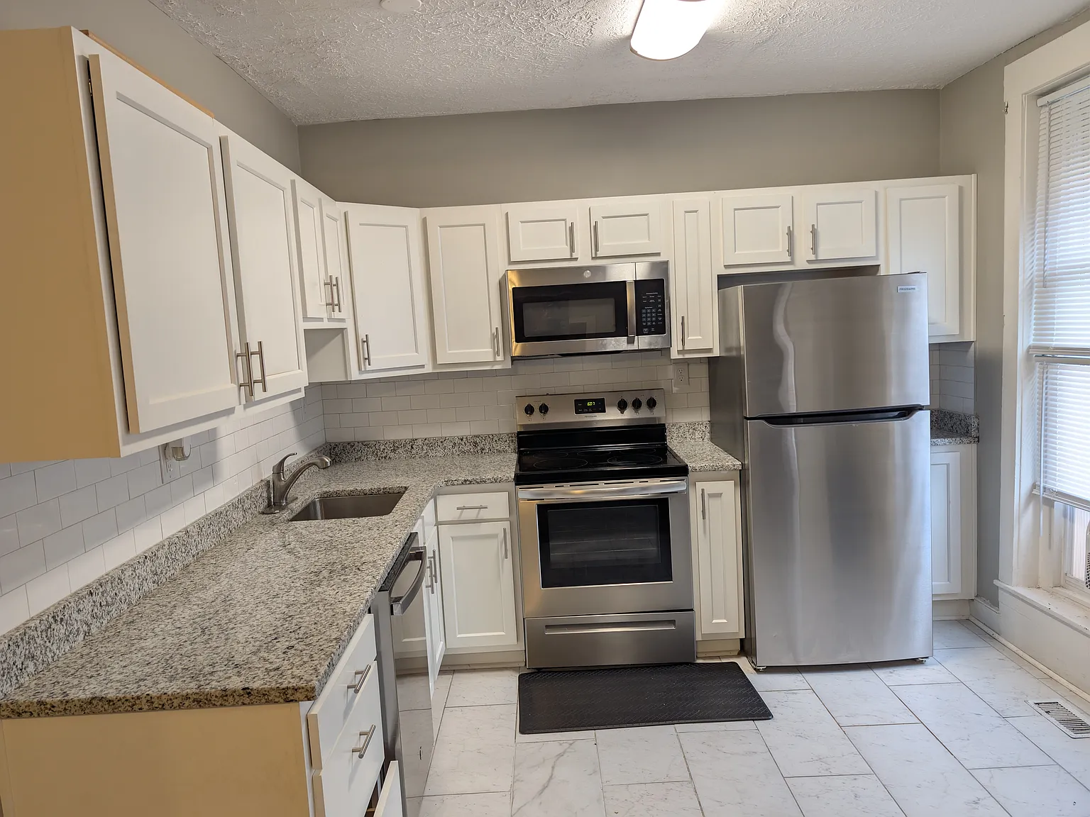 205 W Breckinridge St — Photo 2