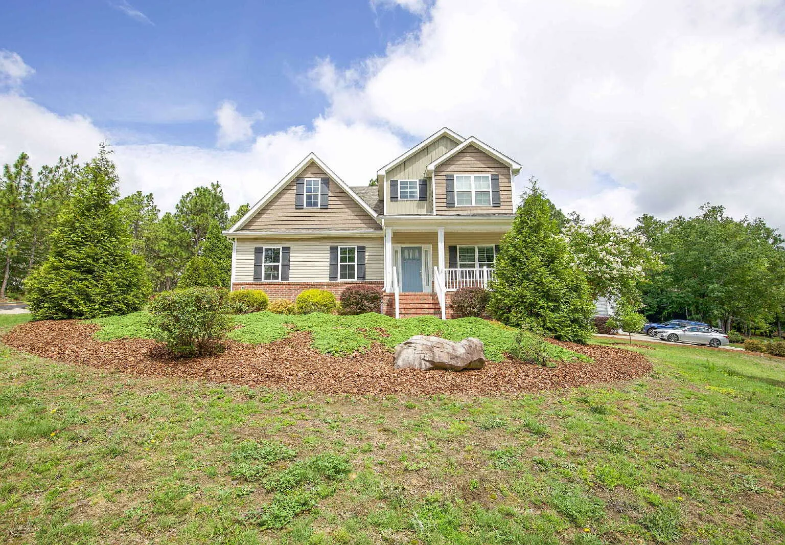 4 bed, 2.5 bath, 2249 sqft, $2,700 — Photo 1